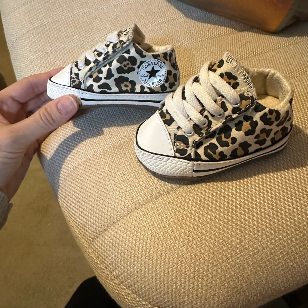 Babygirl size 1 converse